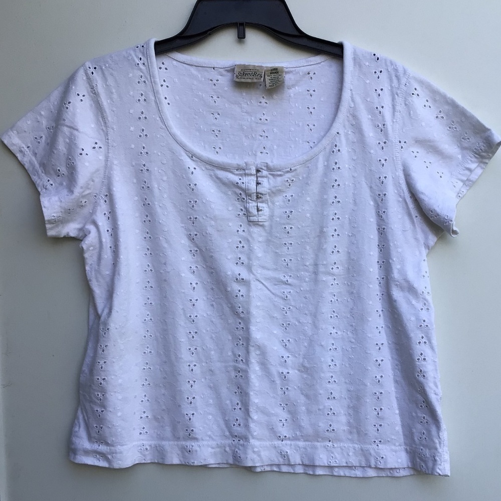 ST John’s Bay embroidered, solid white short sleeve shirt. Size Large. C193